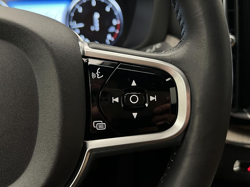 Volvo XC60 D4 AWD INSCRIPTION AUT CZ - fotka 23 z 42