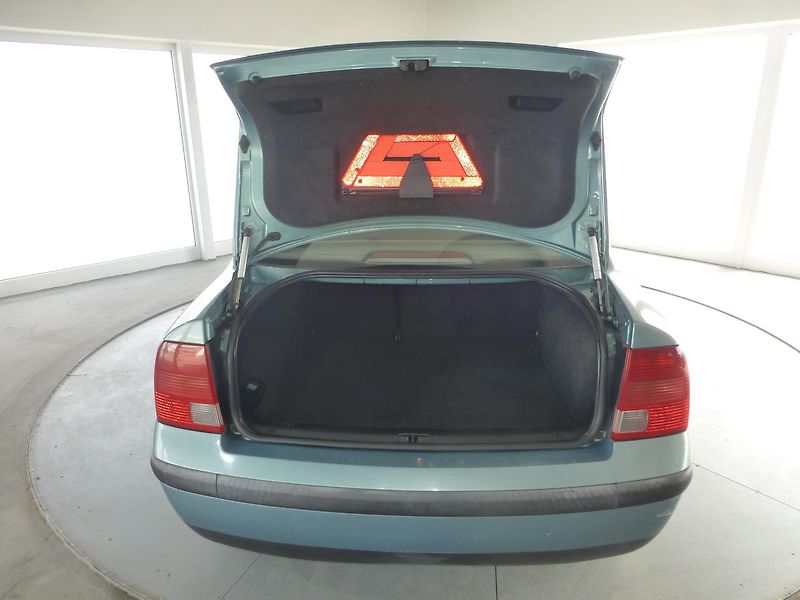 Volkswagen Passat (2000) 1,9TDI*VYHŘ.SEDADLA*ALU*XENONY - fotka 22 z 24
