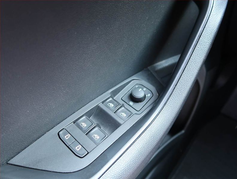 Škoda Karoq (2020) 1.5 TSI - fotka 17 z 18