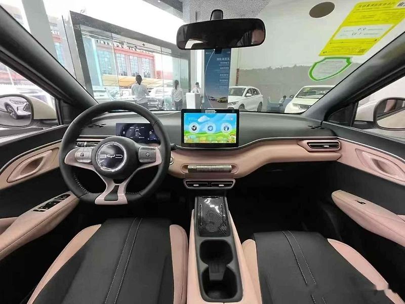 Čínský osobní automobil BYD Seagull z roku 2023.