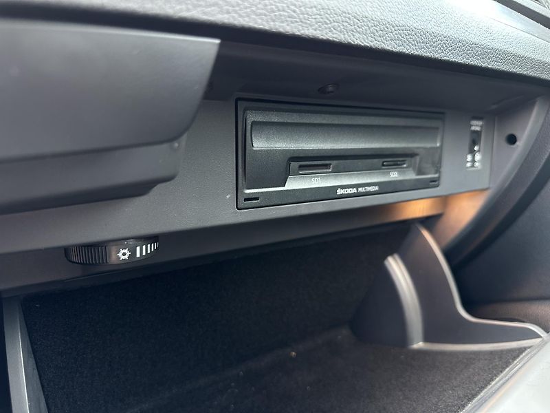 Škoda Superb 2.0 TDI Style - fotka 22 z 37