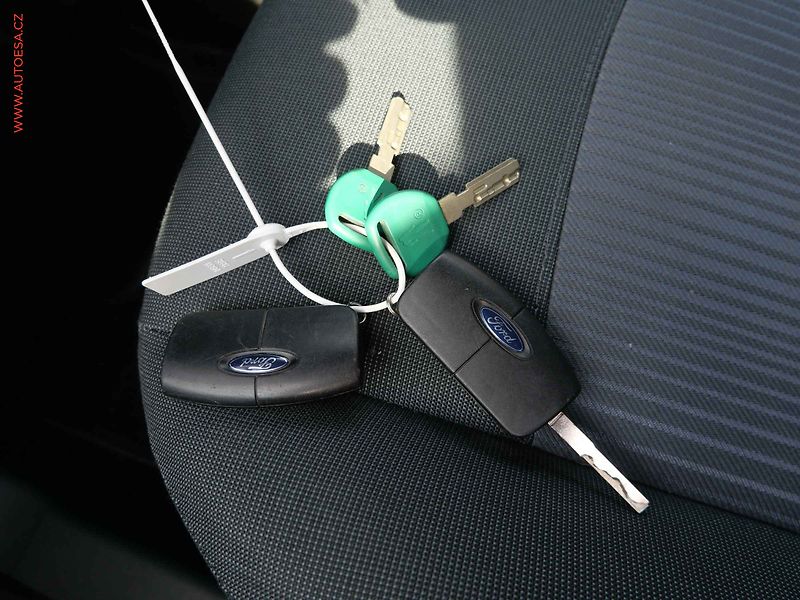 Ford Fiesta (2010) 1.25i, ČR, Trend, AC - fotka 15 z 15