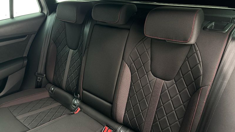 Škoda Octavia 2.0 TSI DSG RS Combi - fotka 16 z 26