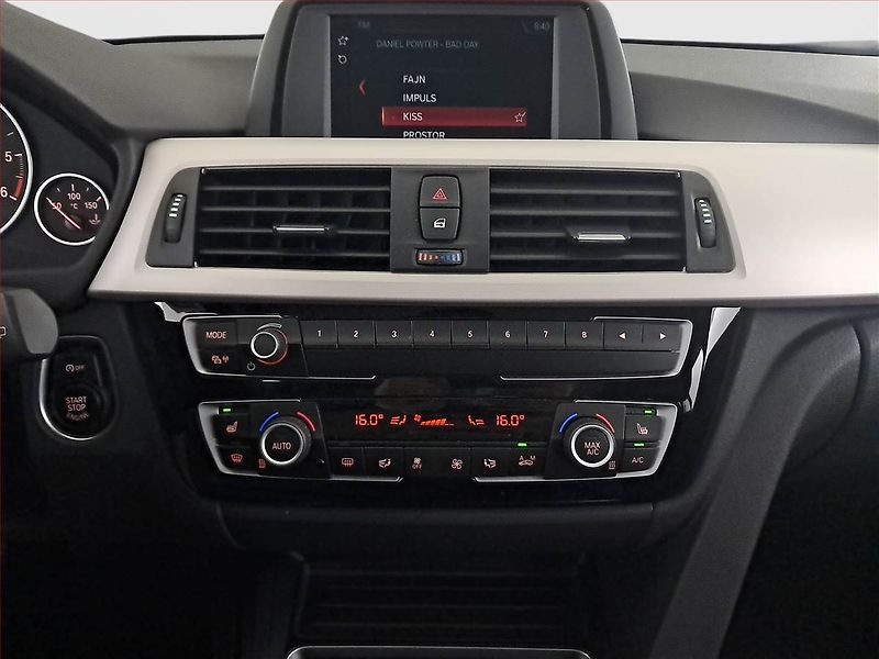 BMW Řada 3 (2018) 318 d, Serv.kniha, Tempomat - fotka 12 z 18