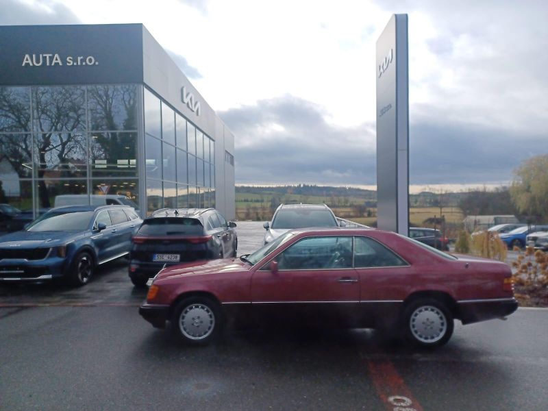 Mercedes-Benz 124 (1990) Coupé  - fotka 4 z 16