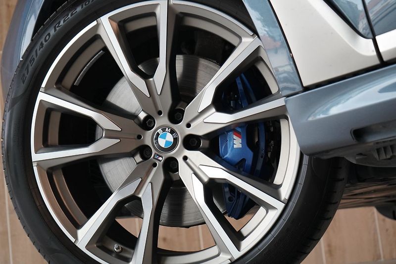 BMW X7 M50i xD, Executive Drive Pro - fotka 12 z 50