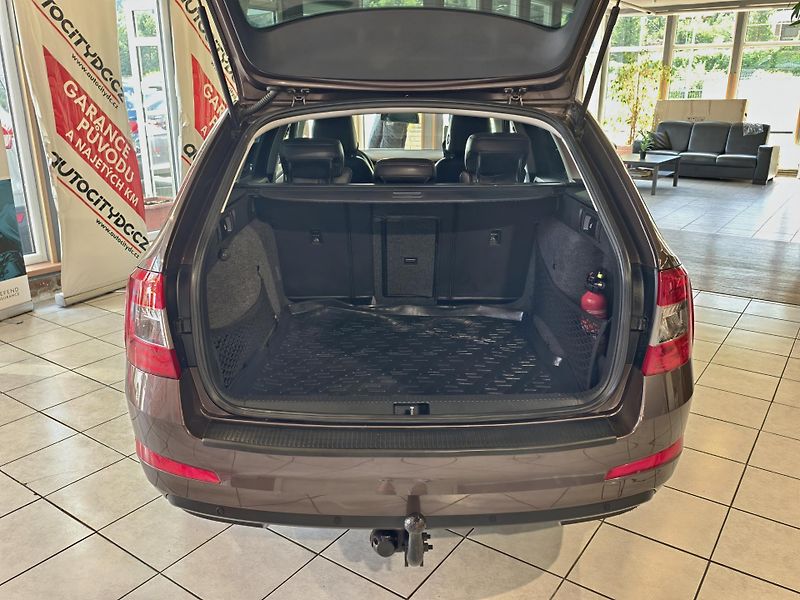 Škoda Octavia KOMBI 1.2 TSi 77kW VÝHŘEVY PDC - fotka 12 z 22