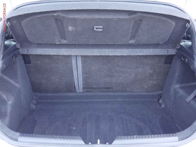 Hyundai i30 (2013) 1.4CVVT, AC, park.čidla - fotka 7 z 14