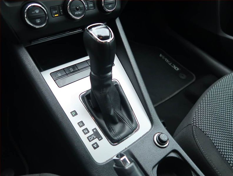Škoda Octavia (2015) Ambition Plus 1.6 TDI, Automat - fotka 13 z 18