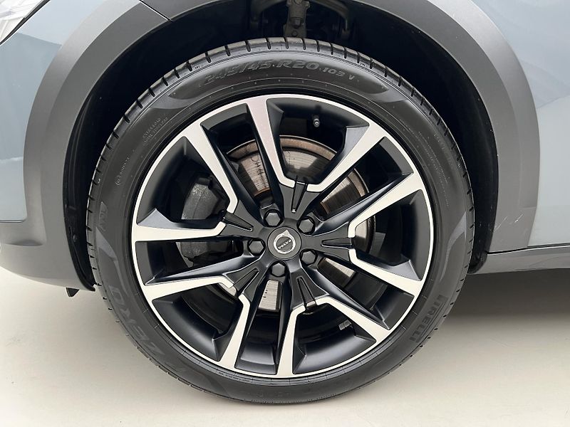Volvo V90 CC B4 AWD PLUS AUT - fotka 15 z 45