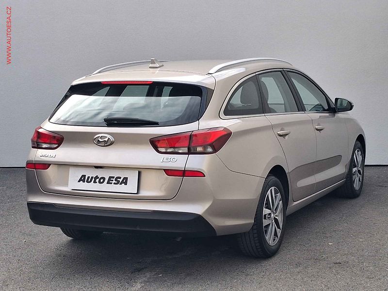 Hyundai i30 (2020) 1.0 T-GDi, 1.maj,ČR, Style - fotka 4 z 19