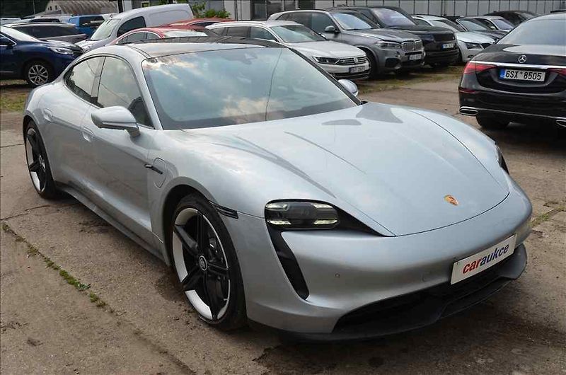 Porsche Taycan 4S - fotka 10 z 16