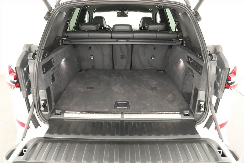 BMW X5 (2025) xDrive50e, M PAKET, 50e - fotka 20 z 22