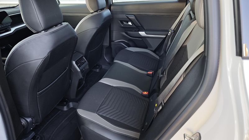 Jeep Compass (2026) Altitude hybrid 145PS automat  - fotka 18 z 40