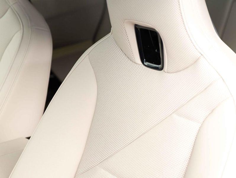 BMW iX xDrive40 - fotka 19 z 22