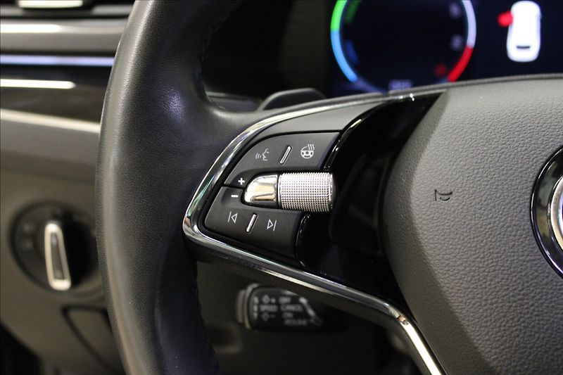 Škoda Superb 1,4 TSI IV L&K 1.majitel CZ - fotka 17 z 27
