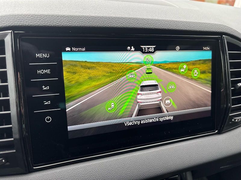 Škoda Karoq SPORTLINE 1,5 TSI 110 kW DSG - fotka 16 z 30