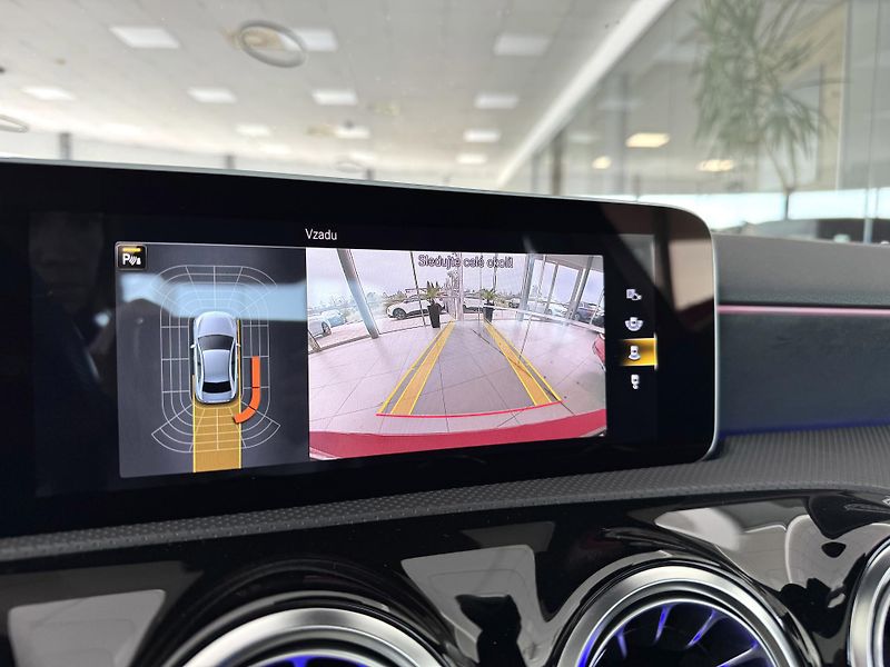 Mercedes-Benz Třídy A 200 AMG AUT*Panorama*Distronic - fotka 22 z 39