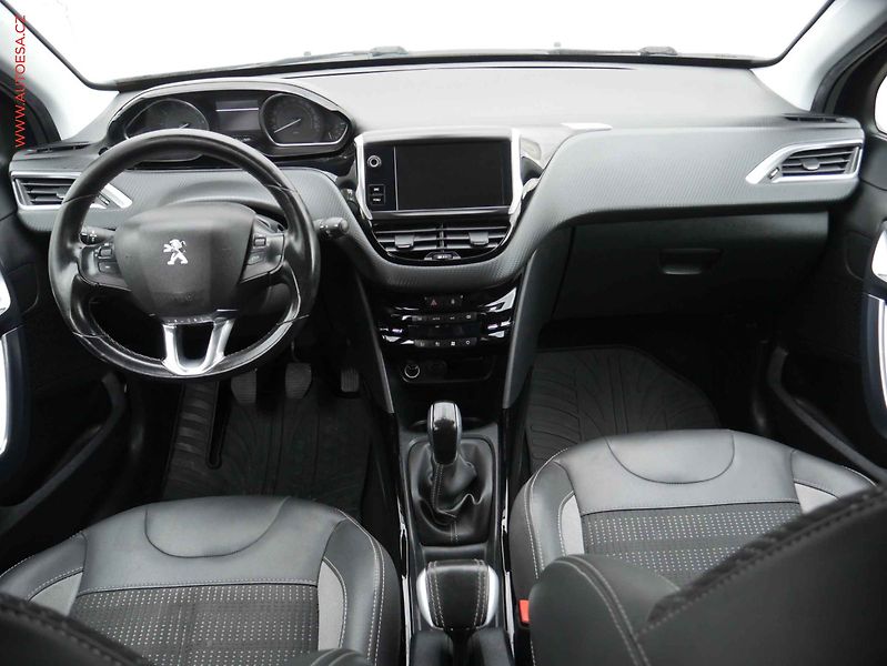 Peugeot 2008 (2019) 1.2 PT, Výhř.sed. - fotka 8 z 14