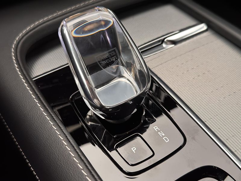 Volvo V90 B4 PLUS DARK AUT  - fotka 32 z 47