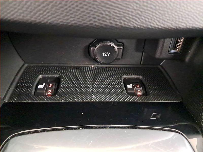 Peugeot 308 (2019) 1.5 BlueHDi, Tempomat - fotka 17 z 21