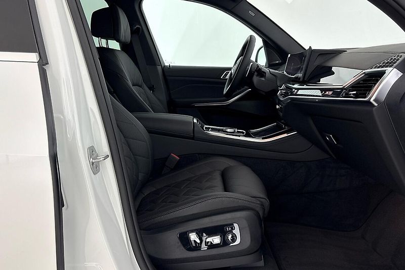BMW X5 xDrive30d - fotka 15 z 28
