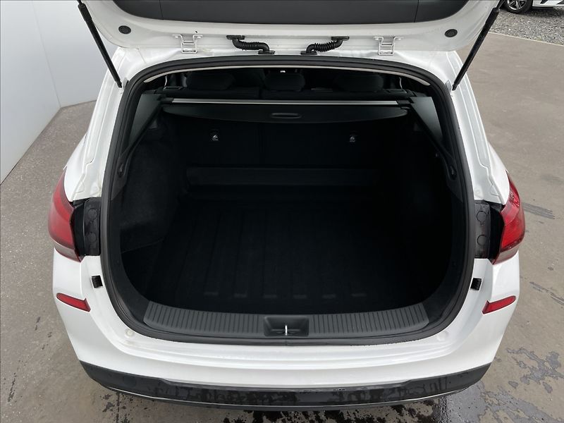 Hyundai i30 1,5 CVVT Combi Comfort - fotka 23 z 23