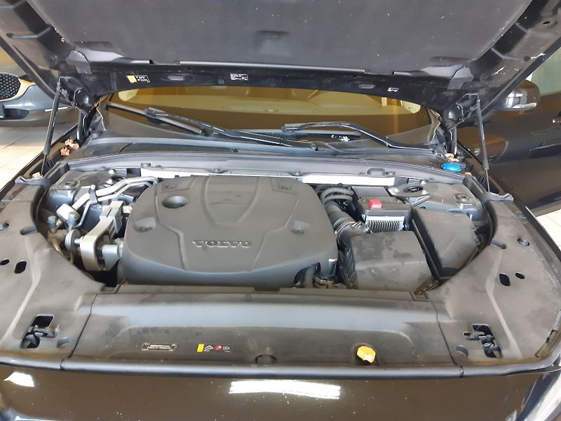 Volvo V90 2,0 d CROSSCOUNTRY 4x4 - fotka 21 z 22