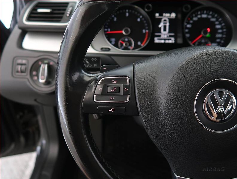 Volkswagen Passat (2013) Comfortline 2.0 TDI, Automat - fotka 18 z 21