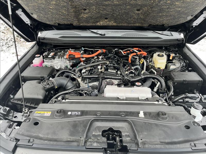 Toyota Land Cruiser 2,4 iFORCE MAX HEV Premium - fotka 36 z 37