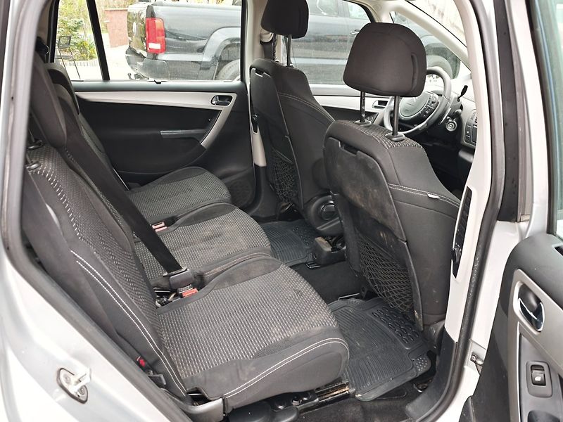 Citroën Grand C4 Picasso (2009) 1,6 TDI 80 KW 7Míst - fotka 18 z 32