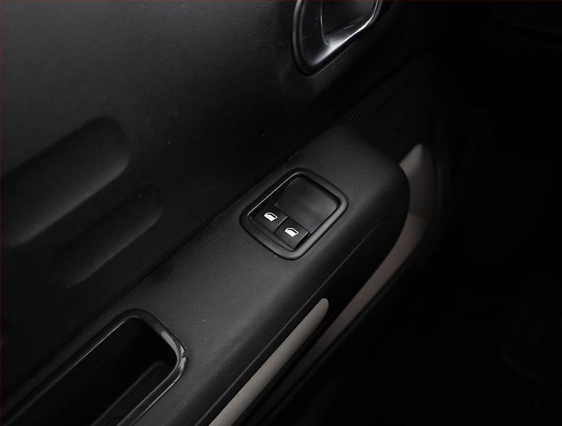 Citroën C3 (2018) 1.2 PureTech, Tempomat - fotka 14 z 16