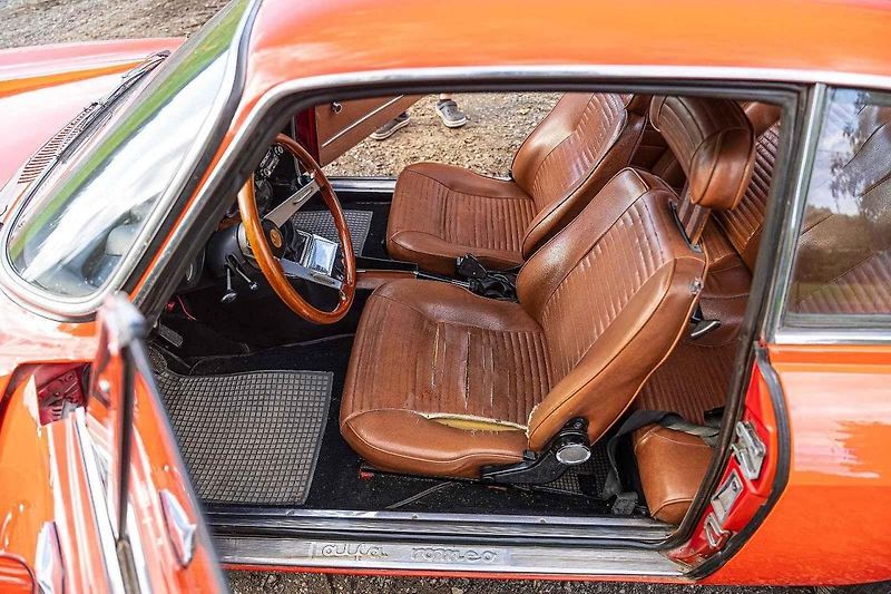 Vydražená Alfa Romeo 2000 GT Veloce, jejímž majitelem byl populární zpěvák Karel Gott.