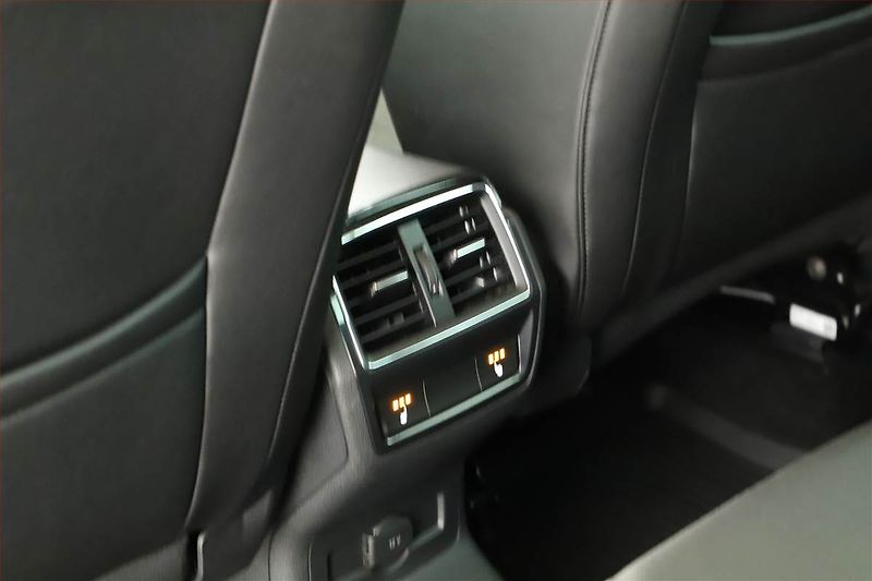 Škoda Karoq (2021) 1.5 TSI - fotka 14 z 17
