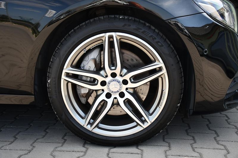 Mercedes-Benz Třídy E 350D AMG K360° HEAD-UP - fotka 45 z 51