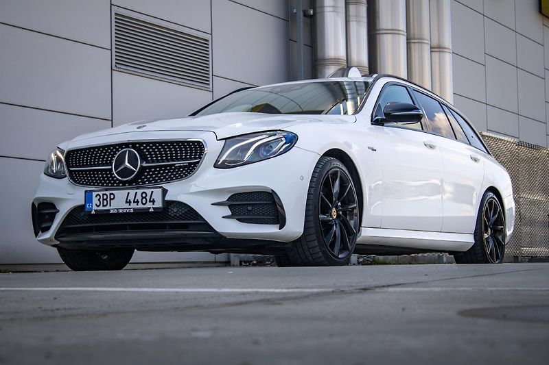 Mercedes-Benz Třídy E (2019) Mercedes-AMG 53 4MATIC+ A/T - fotka 19 z 50