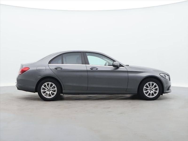 Mercedes-Benz Třídy C 2,1 220d 125kW Aut.klima Tažné - fotka 8 z 28