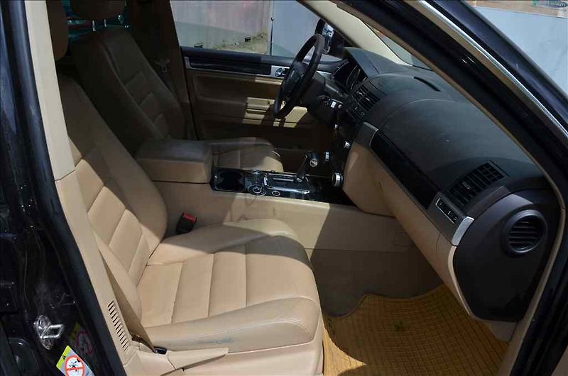Volkswagen Touareg (2008) 3,0 TDI - fotka 27 z 30