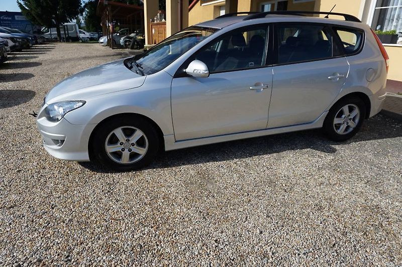 Hyundai i30 (2012) 1,6C W  CRDI NOVÉ V ČR - fotka 2 z 34