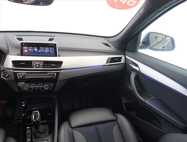 BMW X1 (2021) M Sport xDrive18d - fotka 8 z 23