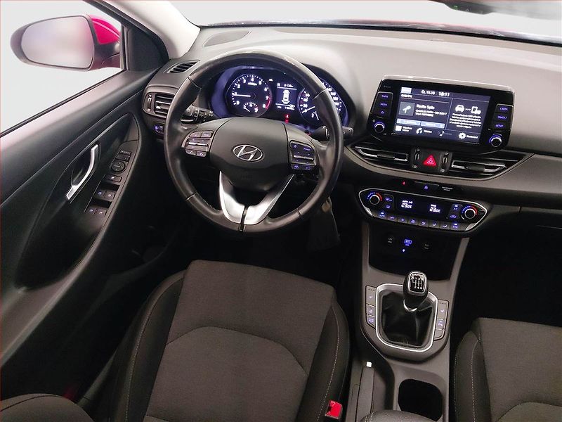 Hyundai i30 (2020) 1.5 T-GDI MHEV, Tempomat - fotka 7 z 17