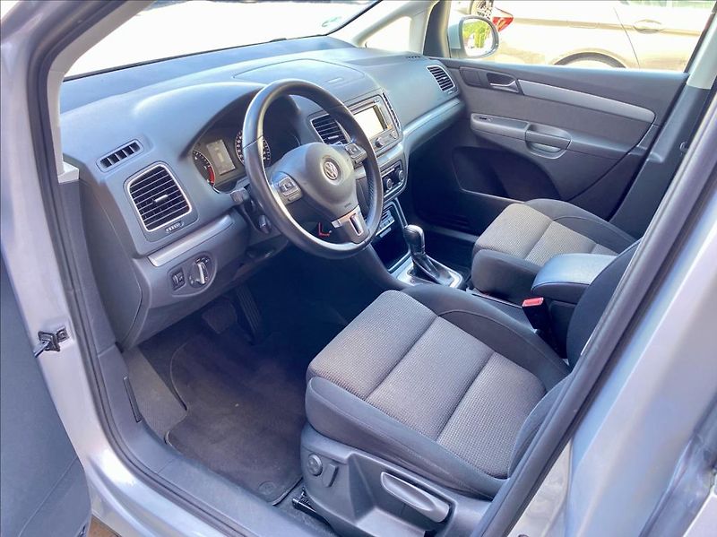 Volkswagen Sharan 2,0 TDI 103kW / DSG / VÝHŘEV - fotka 11 z 46