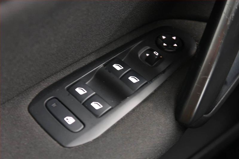 Peugeot 308 (2016) 1.6 BlueHDi, Serv.kniha, Navi - fotka 15 z 18