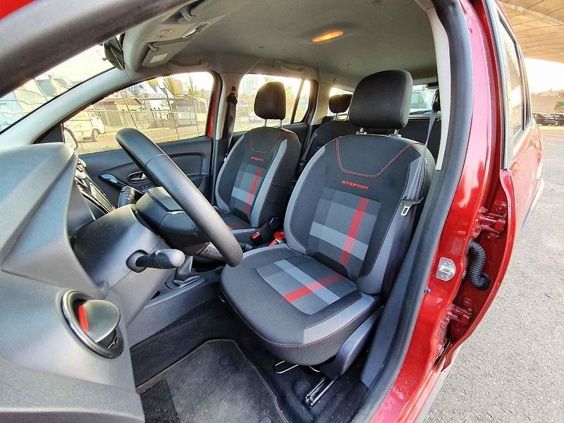 Výhodně koupíte třeba Dacii Duster, která na podzim plošně zlevnila o 15 tisíc korun.
