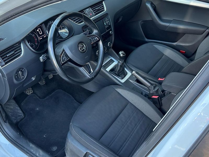 Škoda Octavia Ambition - fotka 8 z 9