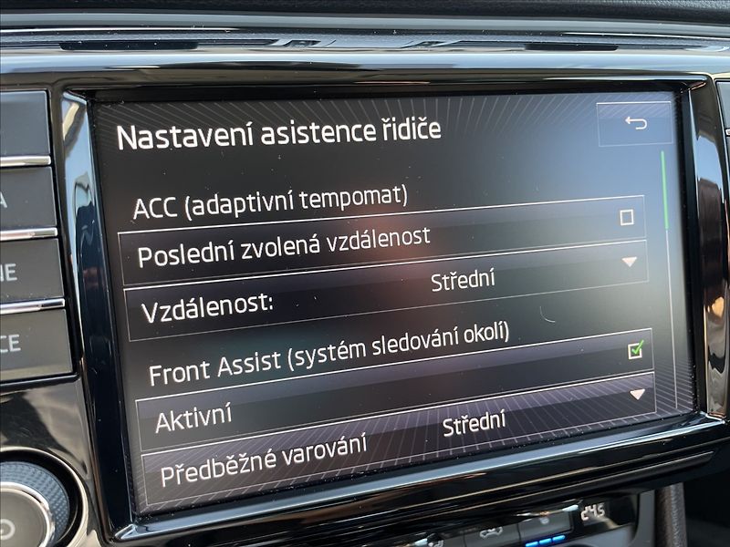 Škoda Superb 2,0 TDI 140KW 4X4 L&K DSG,ČR. - fotka 17 z 36