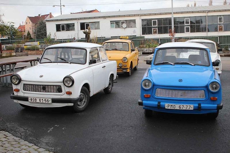 Výstava vozů Trabant při křtu knihy v plzeňském Depu 2015
