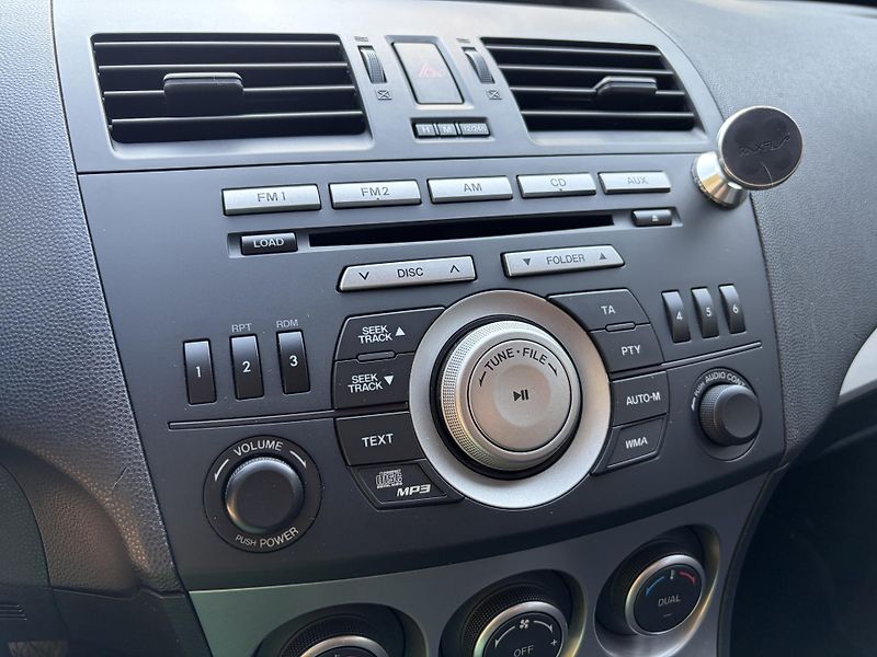Mazda 3 1.6 Active Plus - fotka 26 z 28