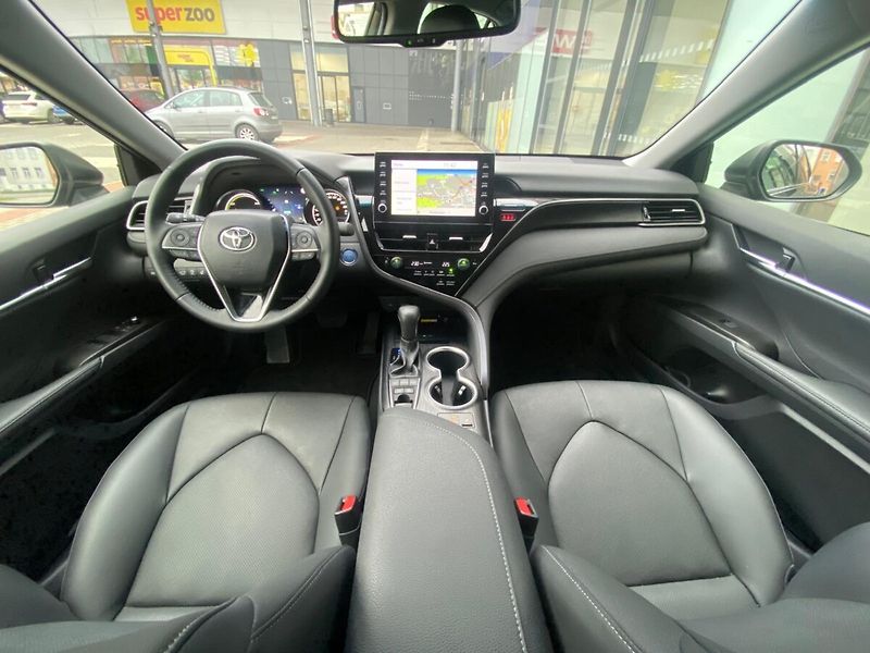 Toyota Camry 2,5 Hybrid Executive - fotka 5 z 30