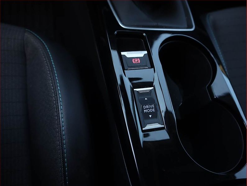 Peugeot 208 (2022) Allure 1.2 PureTech - fotka 18 z 20